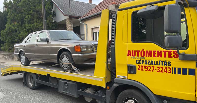 Oldtimer szállítása kiállításra